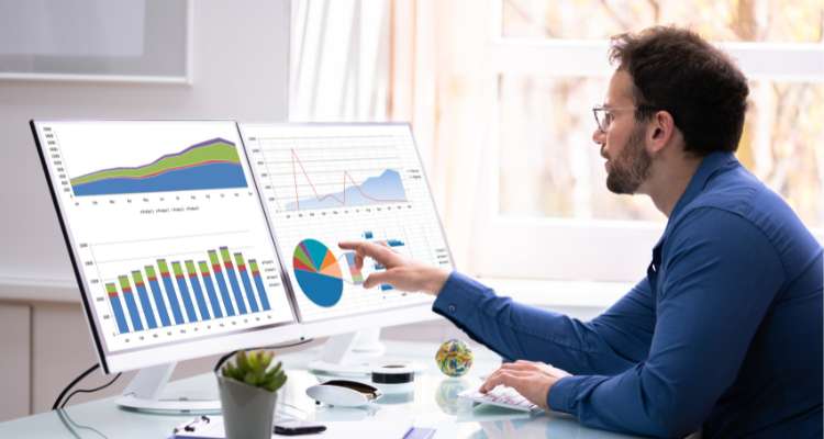 04 Predictive Analytics_ Guessing the Future (and Being Right)